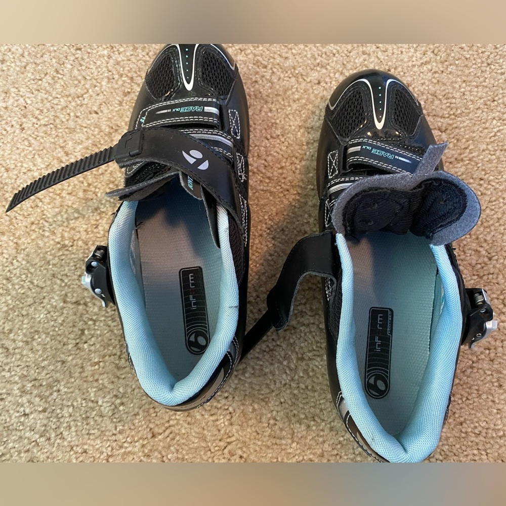 Brand new 2-bolt clip in shoes for road bike or mountain bike never used